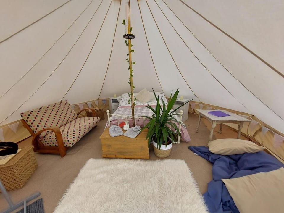 Lakeside Retreat Glamping at Amalwhidden St Ives Luxury tent in England
