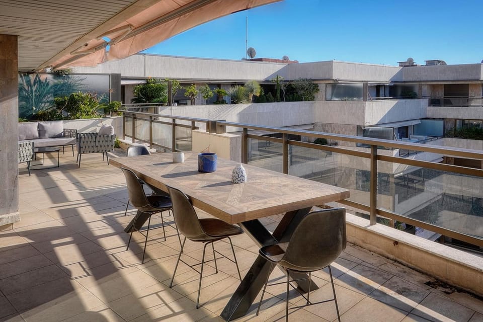 REF 1174 - Apartment with Sea View House in Cannes