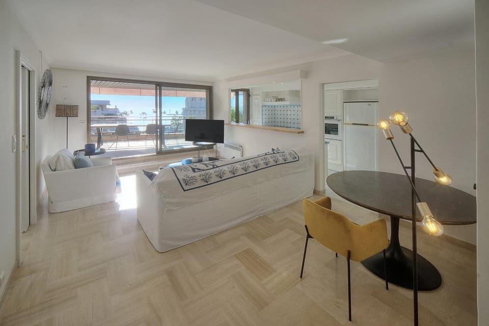 REF 1174 - Apartment with Sea View House in Cannes