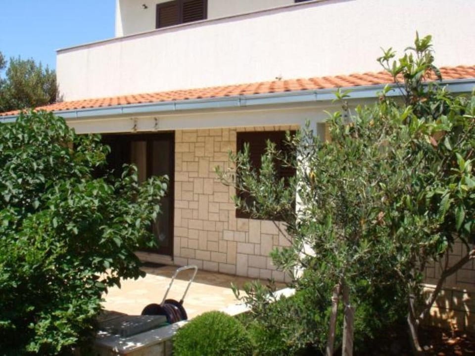 Patio, Facade/entrance
