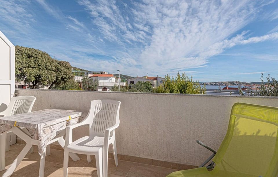 Property building, Balcony/Terrace, Sea view