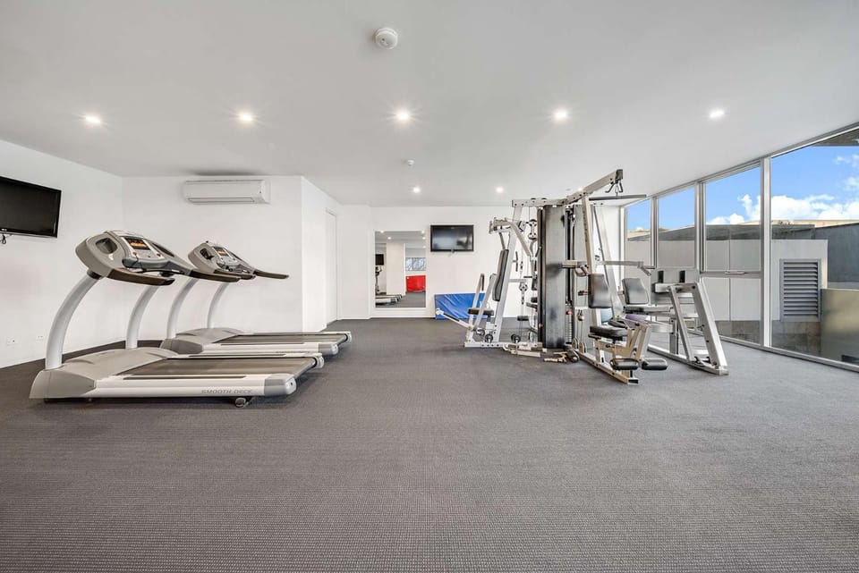 Canberra Lakefront 2-Bed with Gym & Parking Apartment in Canberra
