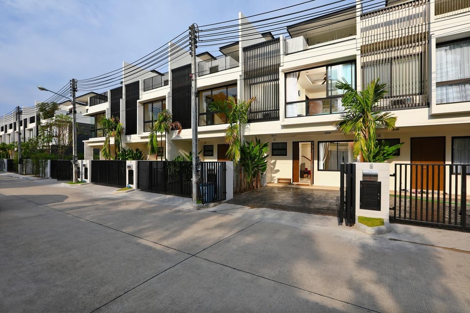 Property building, Street view