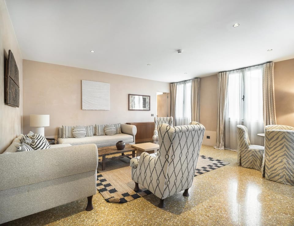 Communal lounge/ TV room, Living room