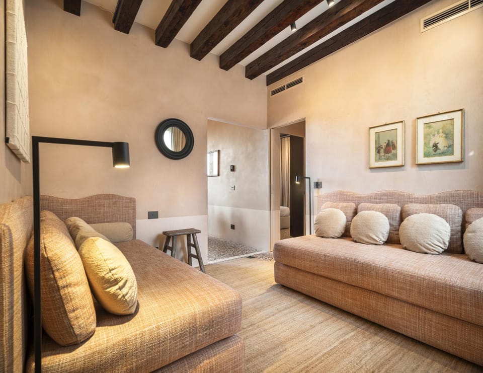 Communal lounge/ TV room, Living room