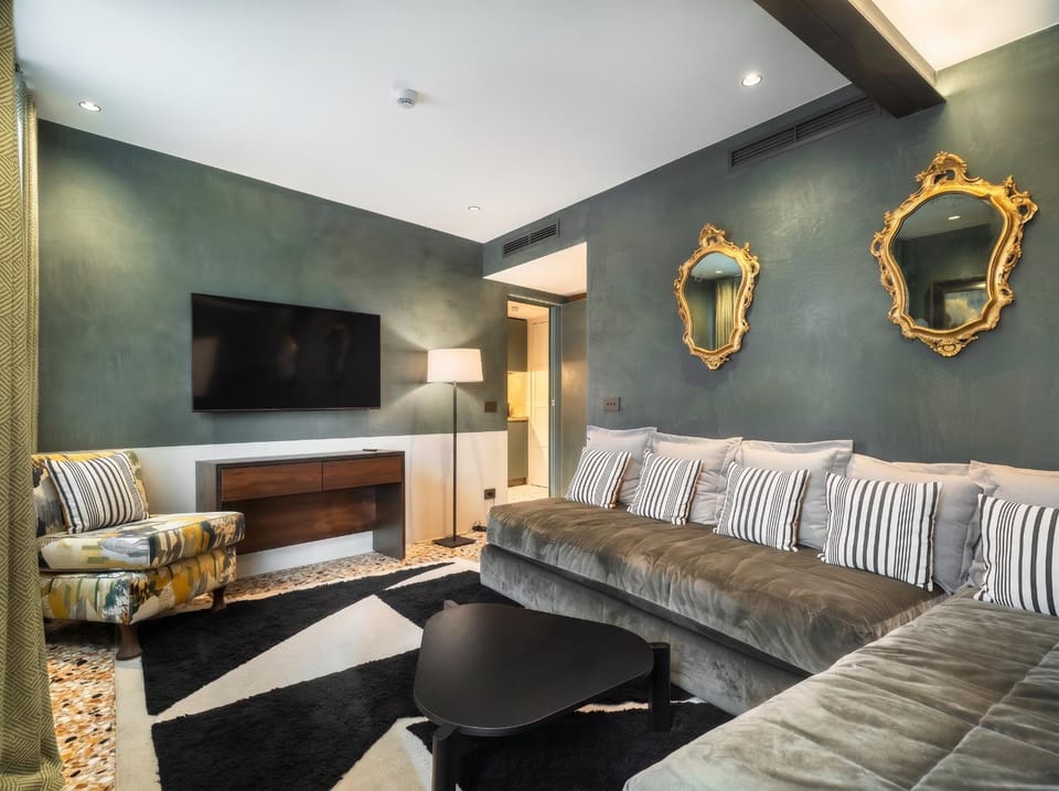 Communal lounge/ TV room, Living room