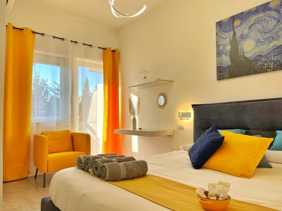 Bed, Photo of the whole room, Seating area, Bedroom, furniture, furniture