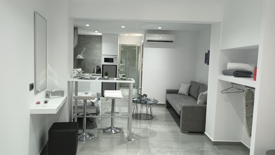 Kitchen or kitchenette, Living room, Seating area, hair dresser