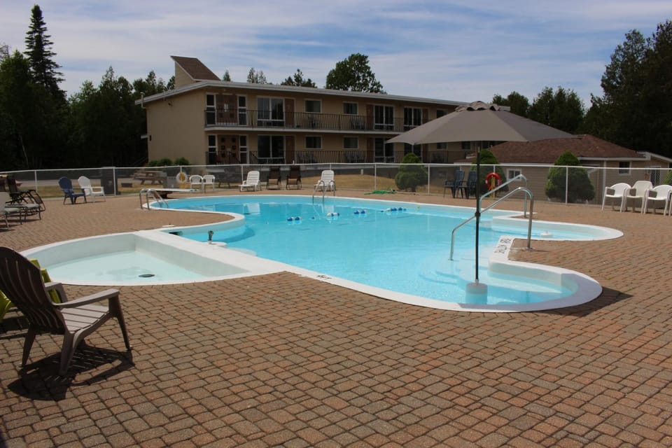 Swimming pool, Swimming pool