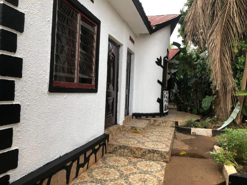 Property building, Day, Garden, Garden view