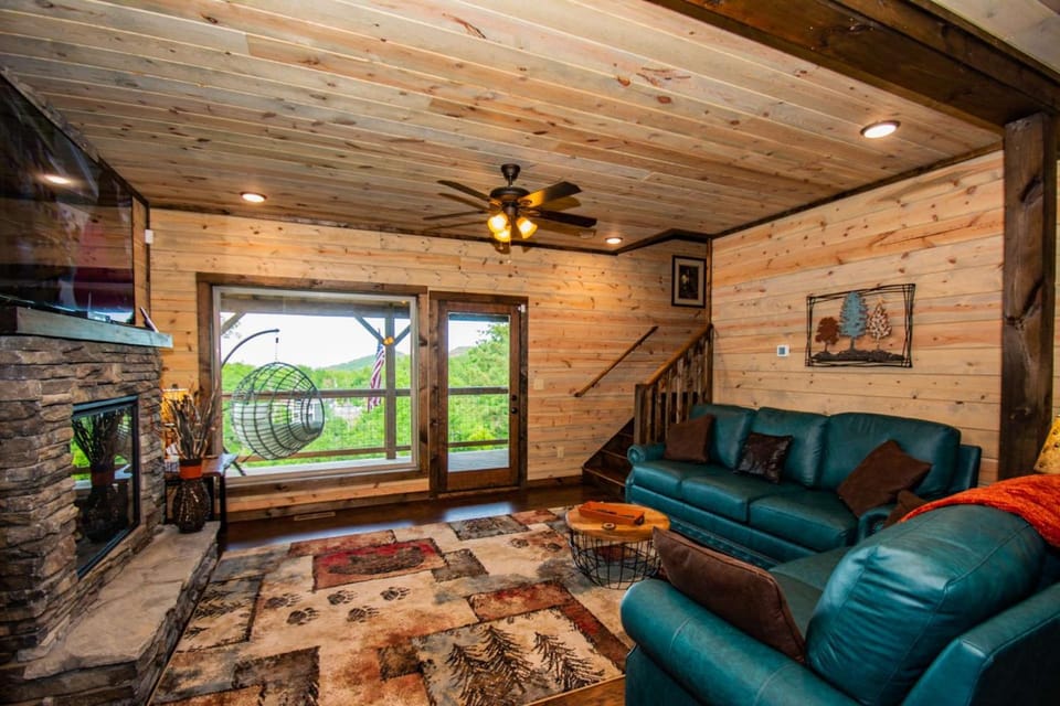 Heavenly Hangout House in Pittman Center