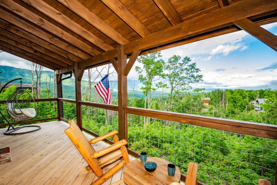 Heavenly Hangout House in Pittman Center