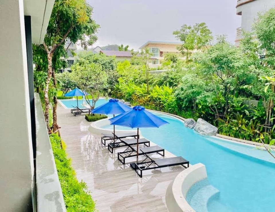 Spring, Day, Garden, Hot Tub, Garden view, Pool view, Swimming pool, sunbed