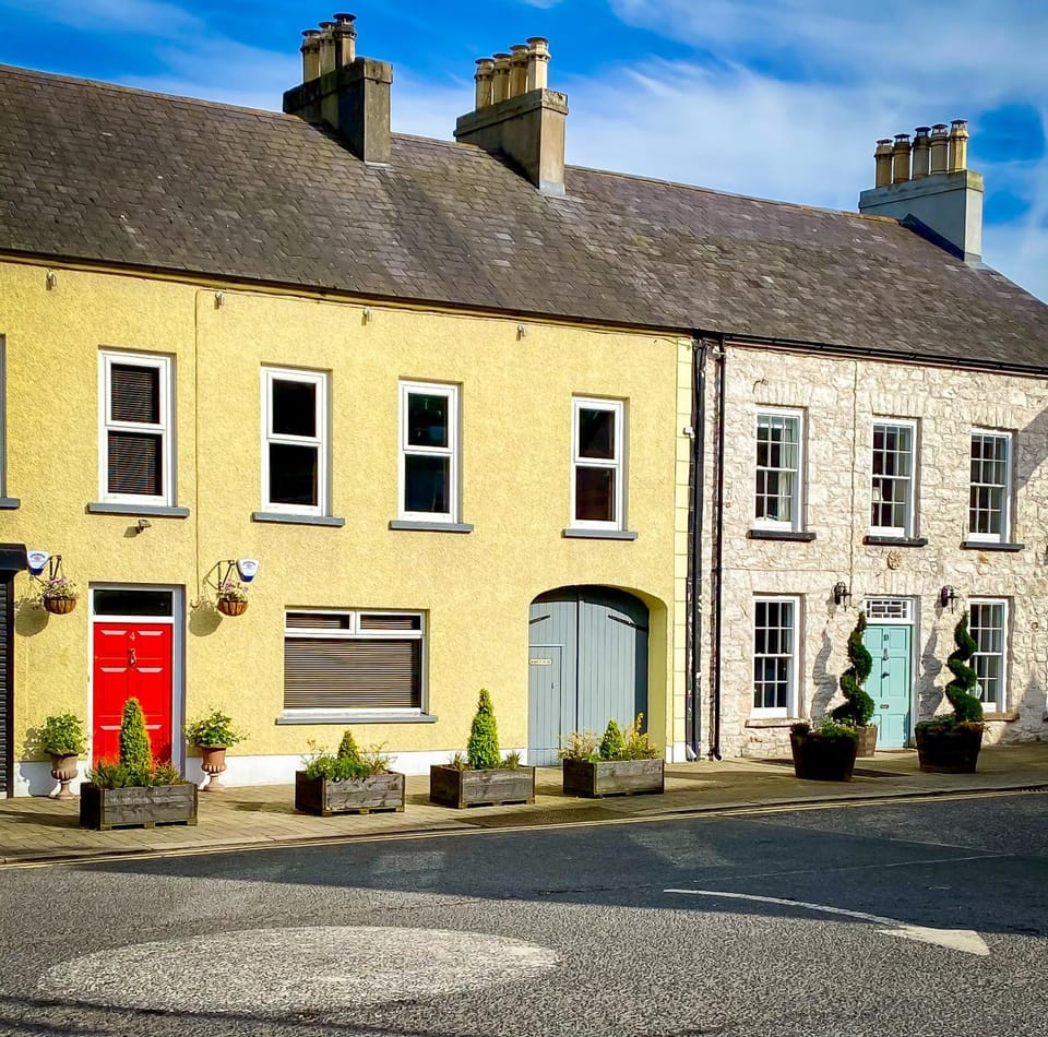 Property building, Street view, Location