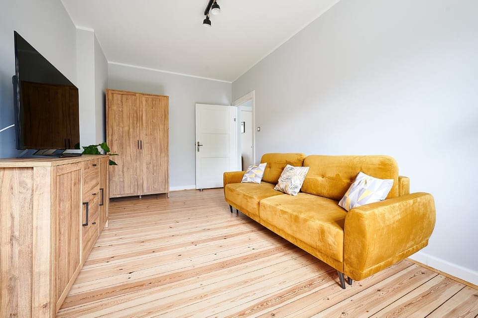 TV and multimedia, Seating area, wardrobe
