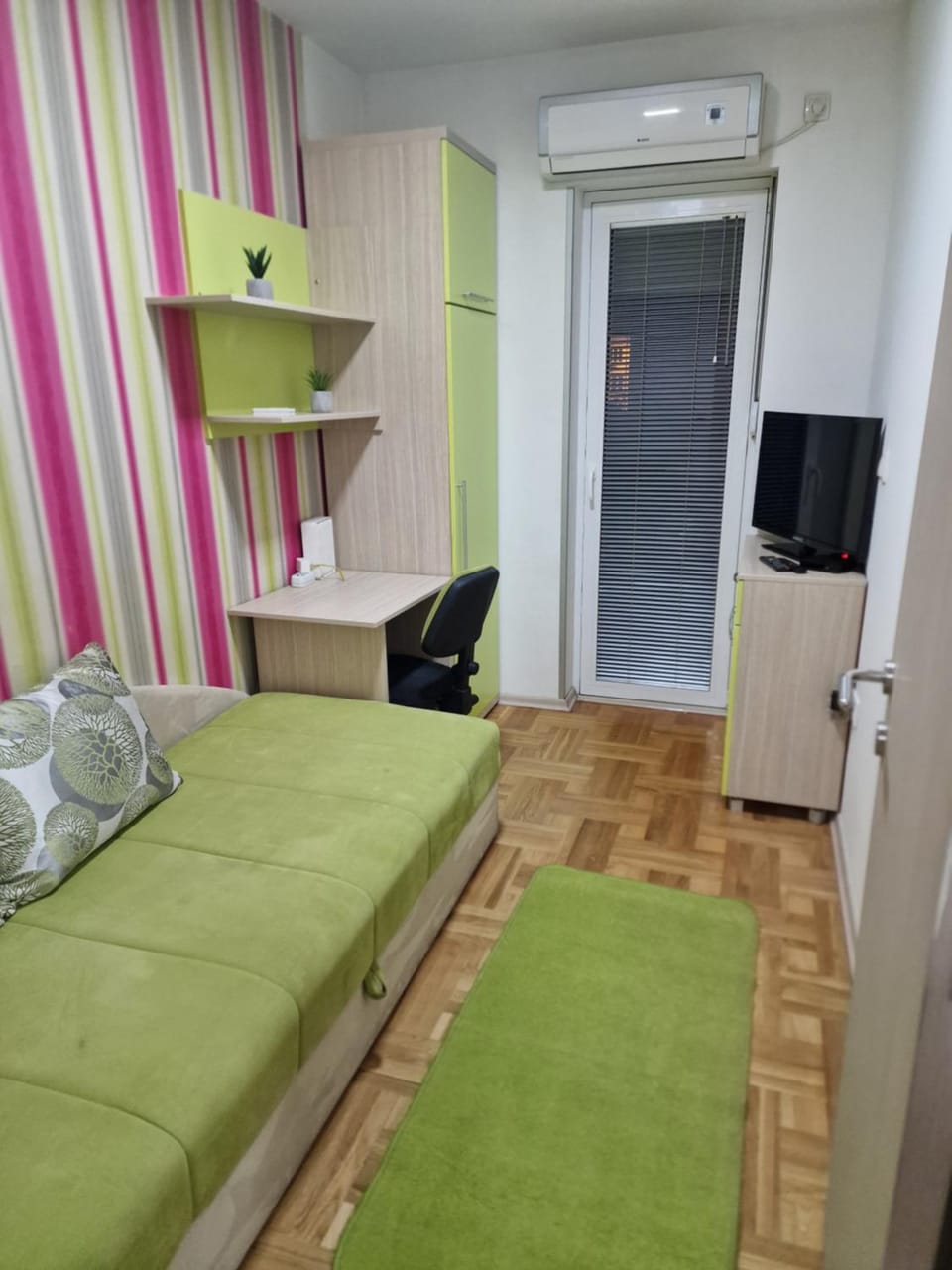 TV and multimedia, Living room, wardrobe, air conditioner
