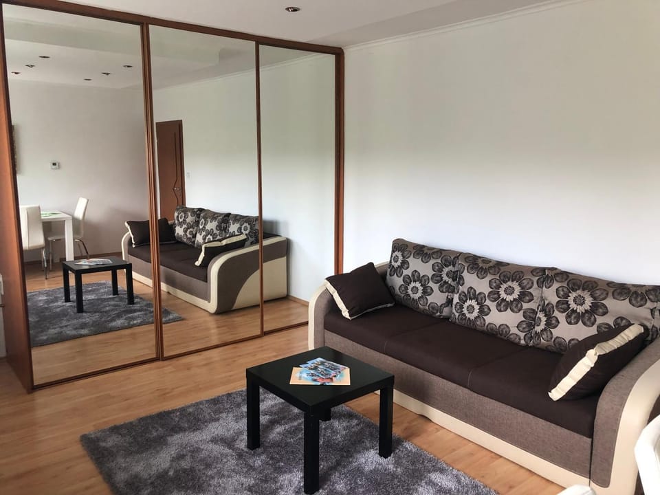 Bed, Living room, Photo of the whole room, Seating area, Bedroom