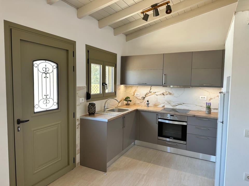 Kitchen or kitchenette, pet friendly, stove