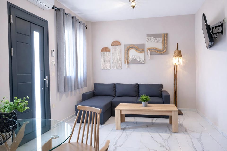 TV and multimedia, Seating area, Dining area, internet, air conditioner