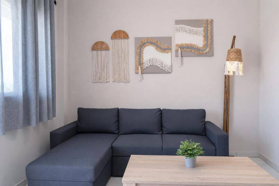 TV and multimedia, Seating area, air conditioner