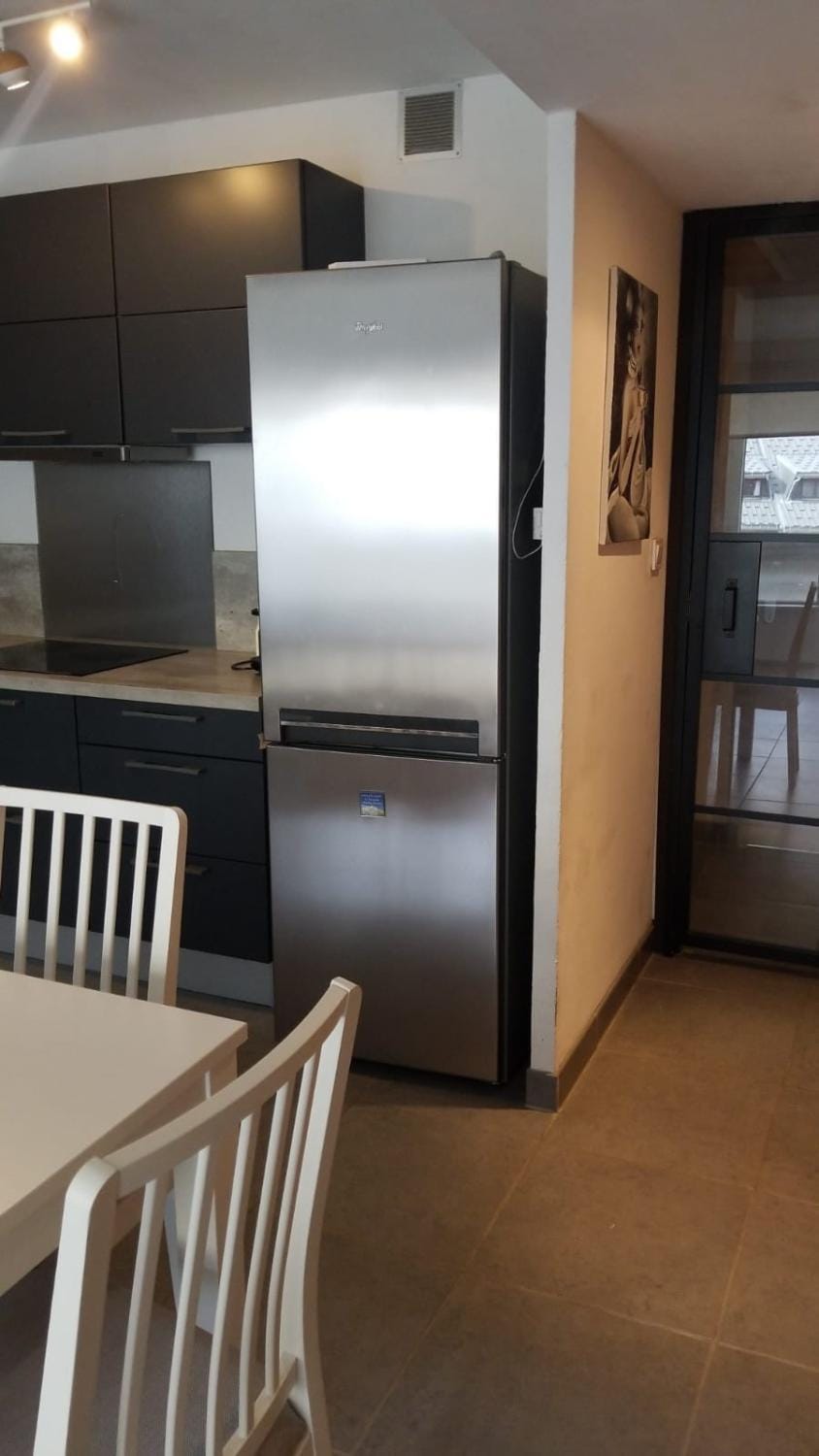 Kitchen or kitchenette, Dining area, stove
