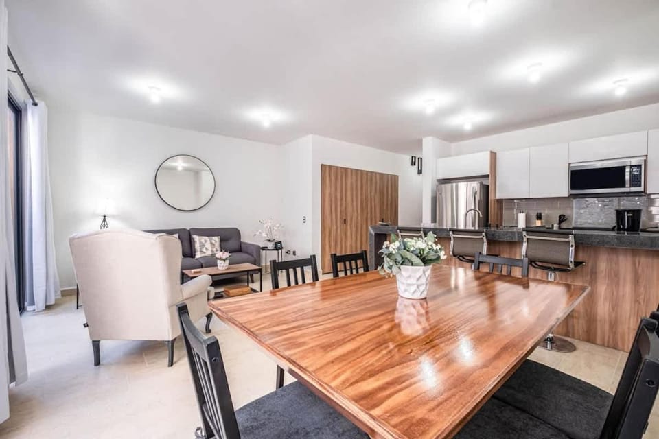 Kitchen or kitchenette, Living room, Seating area, Dining area