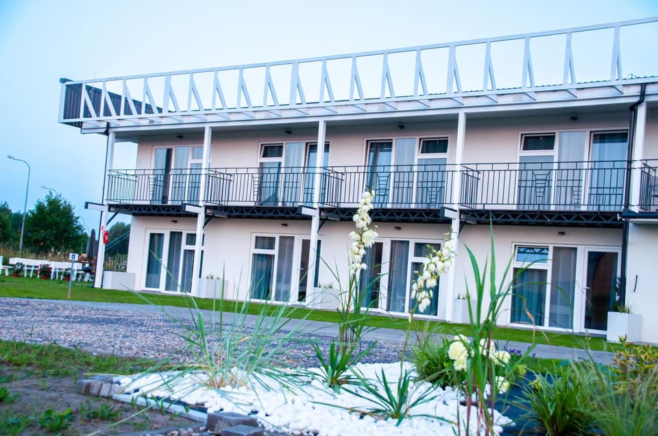 Property building, Spring, Day, Garden, Garden view