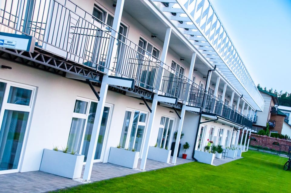 Property building, Day, Balcony/Terrace, Garden view