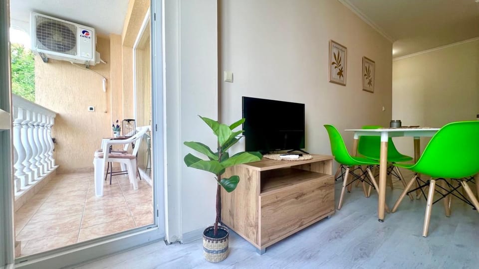 TV and multimedia, Balcony/Terrace, Seating area, Dining area, air conditioner