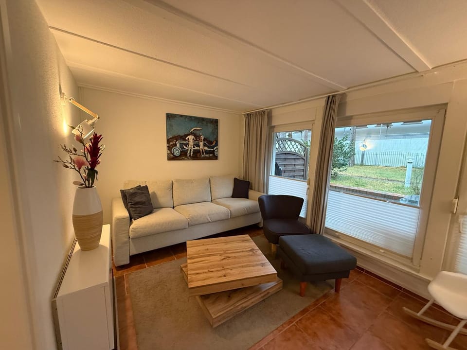 Inselglück unter Reet 100m zum Strand - Garten & Privatterrasse - Hund willkommen House in Mecklenburg-Vorpommern, Germany
