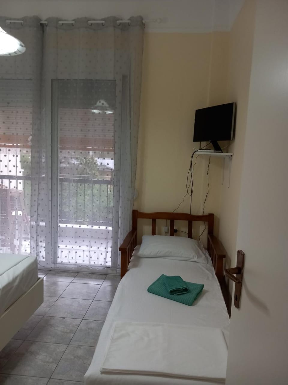 Bed, TV and multimedia, Bedroom