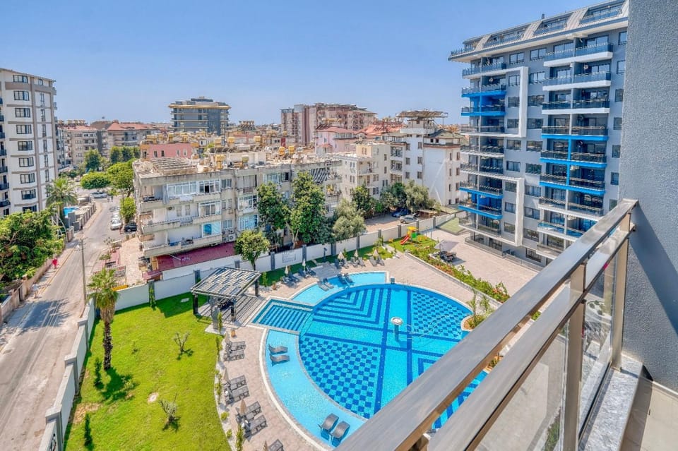 Property building, Balcony/Terrace, Pool view