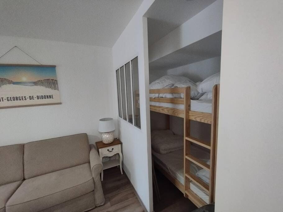 Photo of the whole room, Bedroom, bunk bed