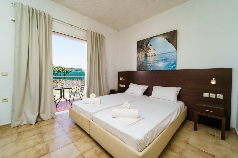 Bed, View (from property/room), Balcony/Terrace, Photo of the whole room, Bedroom, Garden view, towels