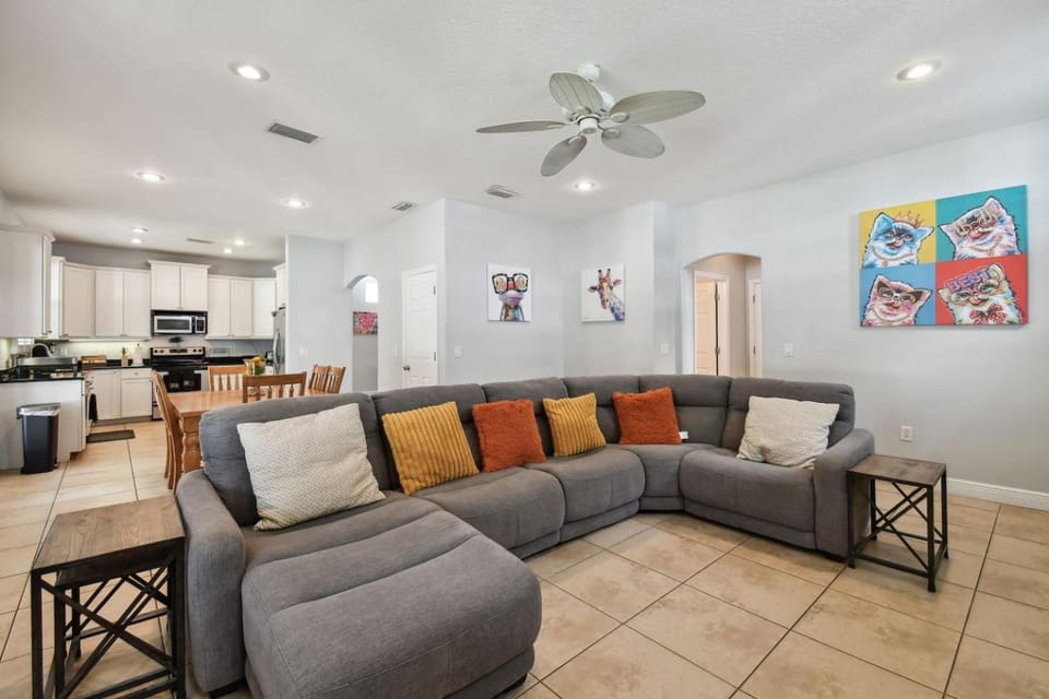 Game Room House, Sleeps 12, Near Everything Tampa House in Tampa