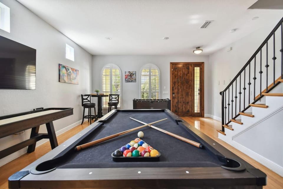 Game Room House, Sleeps 12, Near Everything Tampa House in Tampa