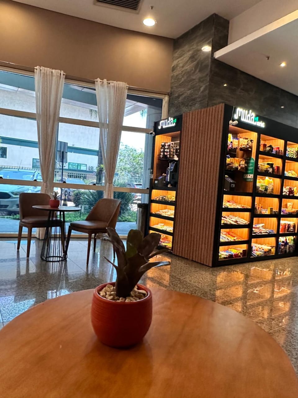 Flat com Vista Panorâmica -15- na Barra da Tijuca - Estacionamento Gratuito - Frigobar - Ar condicionado - Piscina - Academia - Balsa para Praia Grátis - Varanda - Vista Parcial Mar e Lagoa Apartment hotel in Rio de Janeiro