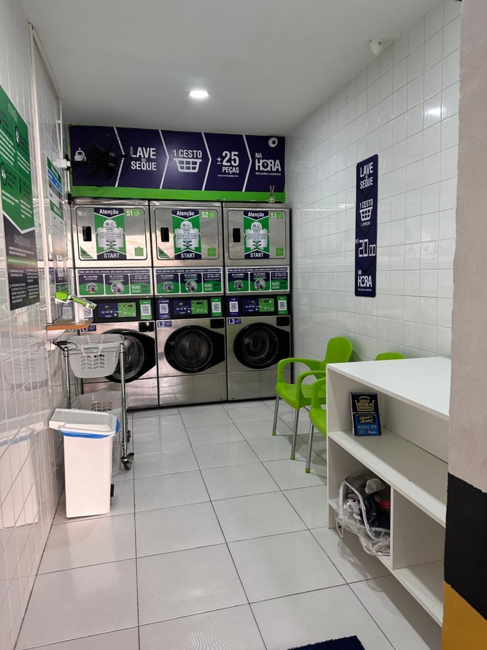 Flat com Vista Panorâmica -15- na Barra da Tijuca - Estacionamento Gratuito - Frigobar - Ar condicionado - Piscina - Academia - Balsa para Praia Grátis - Varanda - Vista Parcial Mar e Lagoa Apartment hotel in Rio de Janeiro