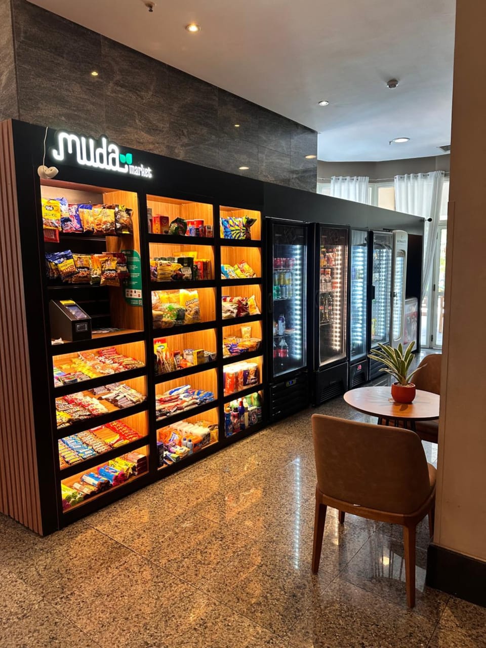 Flat com Vista Panorâmica -15- na Barra da Tijuca - Estacionamento Gratuito - Frigobar - Ar condicionado - Piscina - Academia - Balsa para Praia Grátis - Varanda - Vista Parcial Mar e Lagoa Apartment hotel in Rio de Janeiro