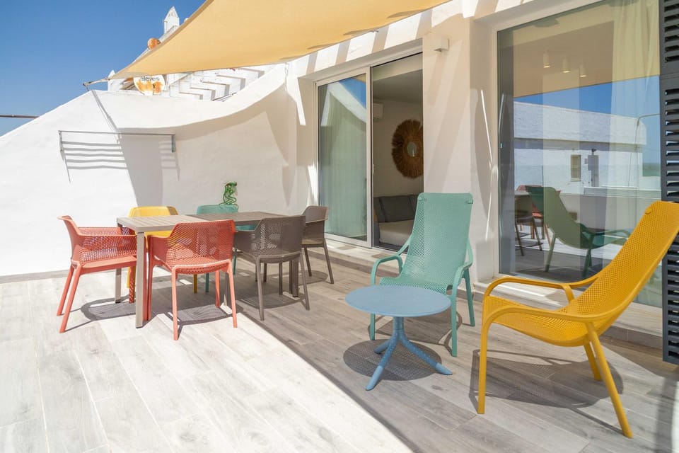 Property building, Summer, Balcony/Terrace, Balcony/Terrace