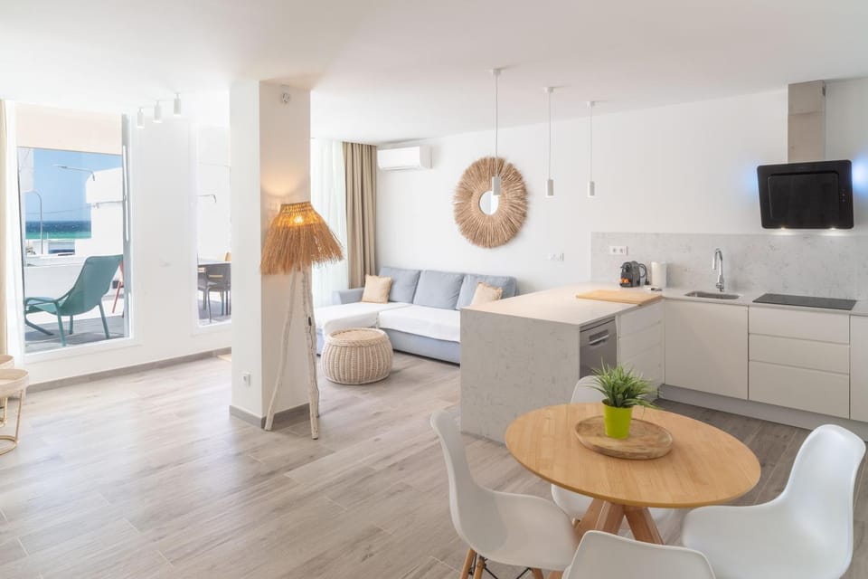TV and multimedia, Kitchen or kitchenette, Living room, Photo of the whole room, stove, stove, kitchen, kitchen, air conditioner, air conditioner