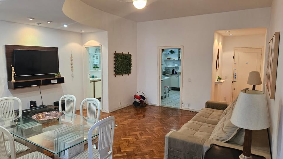 Communal lounge/ TV room, TV and multimedia, Living room, Seating area, Dining area