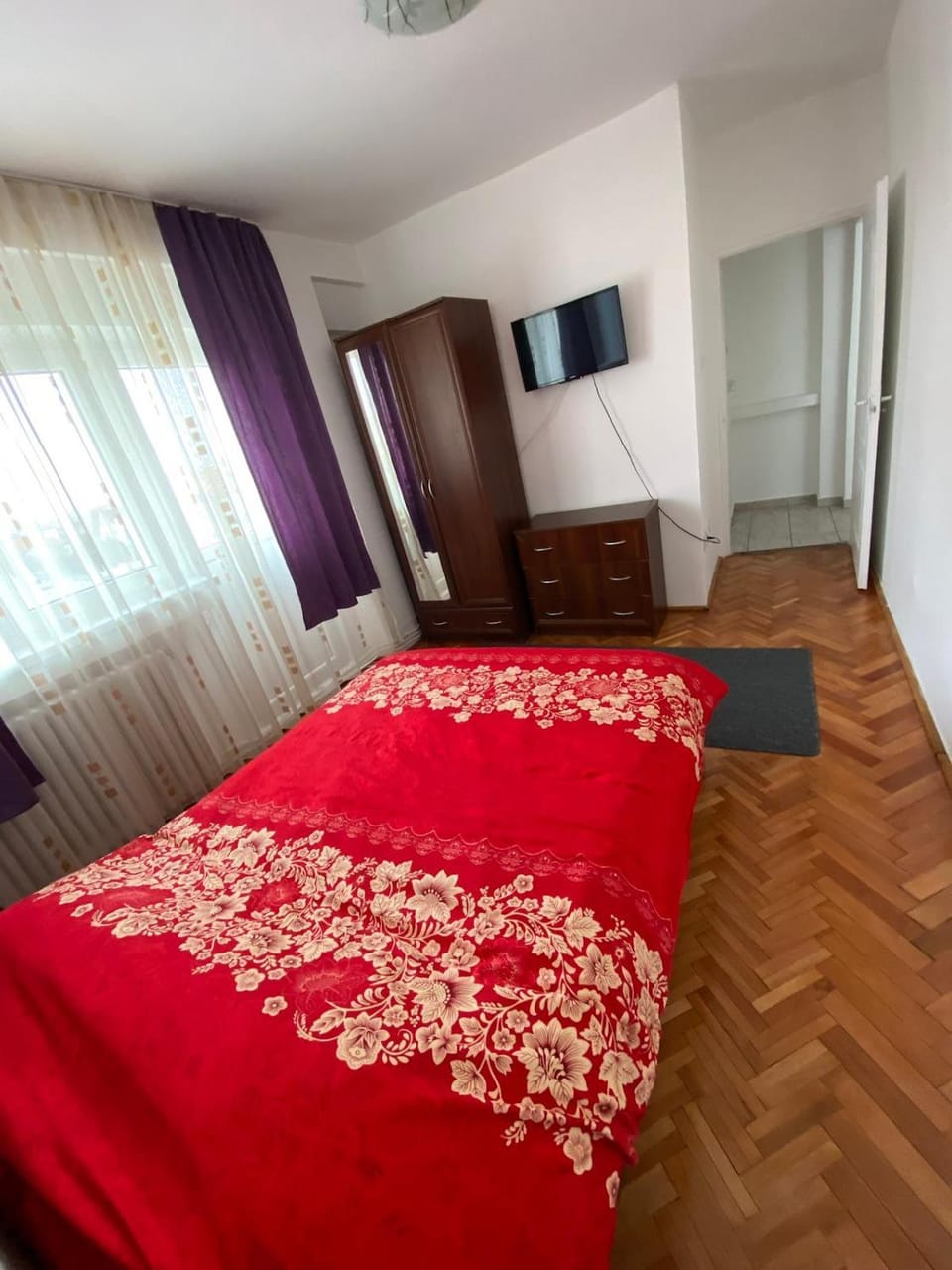 Bed, TV and multimedia, Photo of the whole room, Bedroom, wardrobe