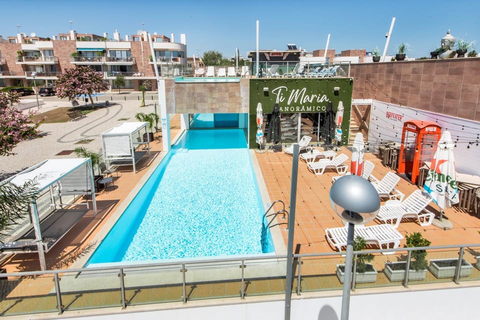 Pool view, Swimming pool, sunbed