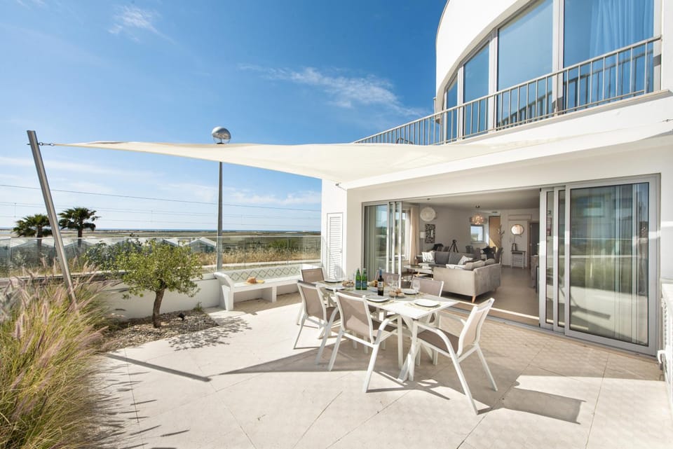 Day, Balcony/Terrace, Seating area, Sea view, sunbed