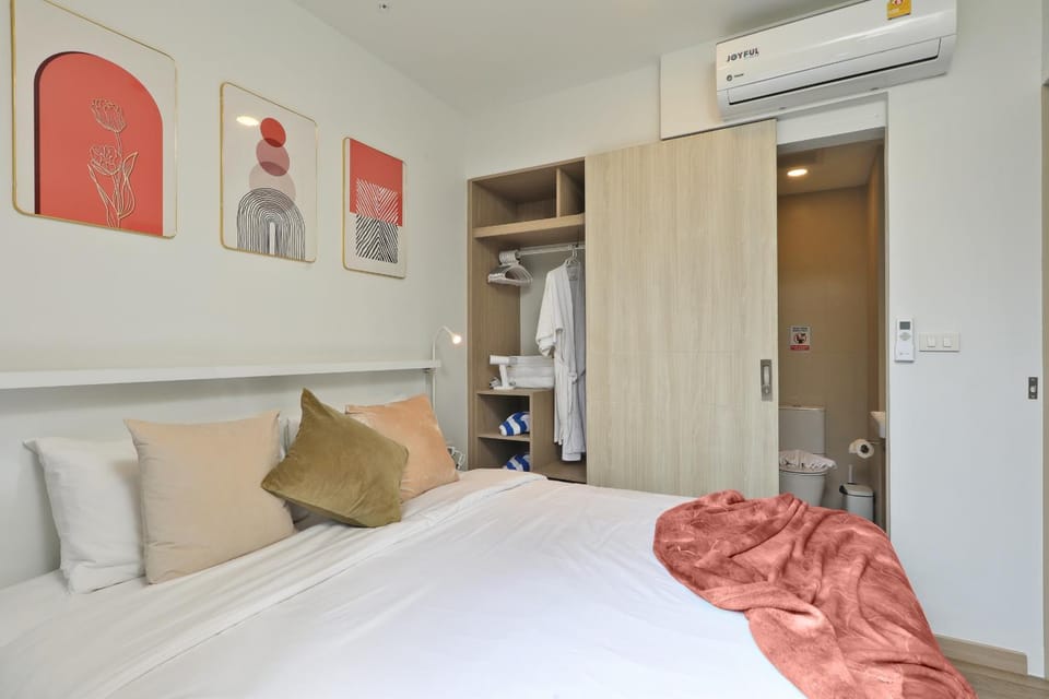 Bed, Bedroom, wardrobe, air conditioner