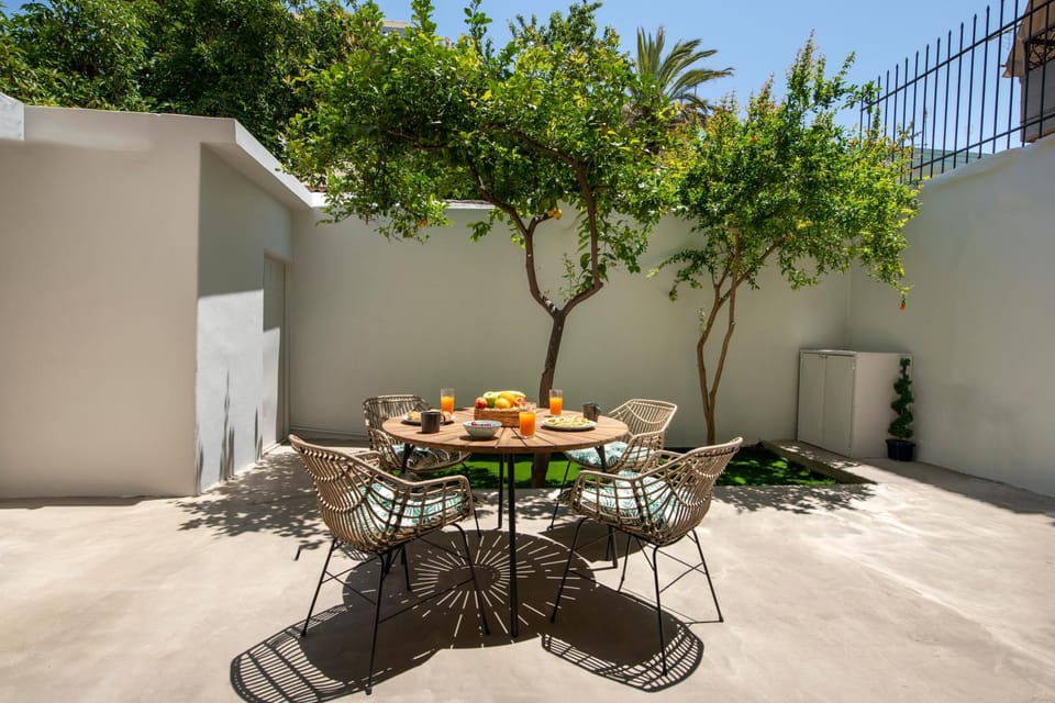 Patio, Day, Garden, Garden, Balcony/Terrace, Food and drinks, Seating area, Garden view, Inner courtyard view