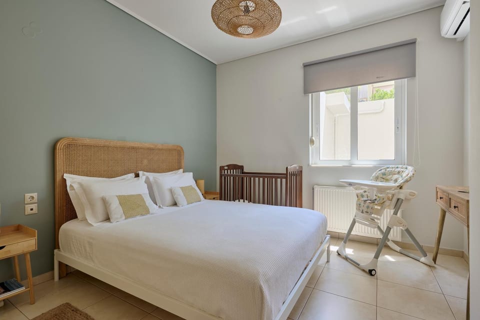 Bedroom, cot