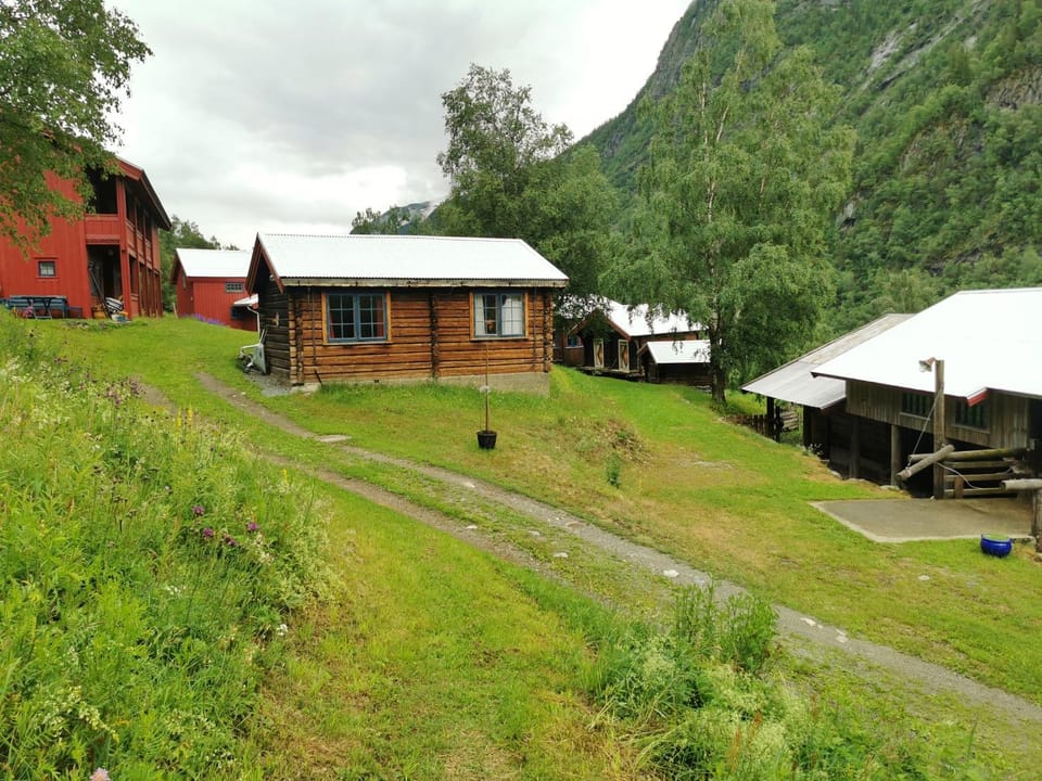 Unique farm stay in the steep mountains of Rjukan Chalet in Viken, Norway
