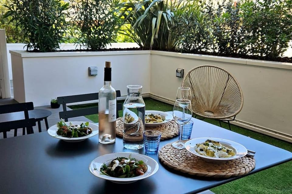 Day, Garden, Dining area, Garden view, Lunch, Dinner